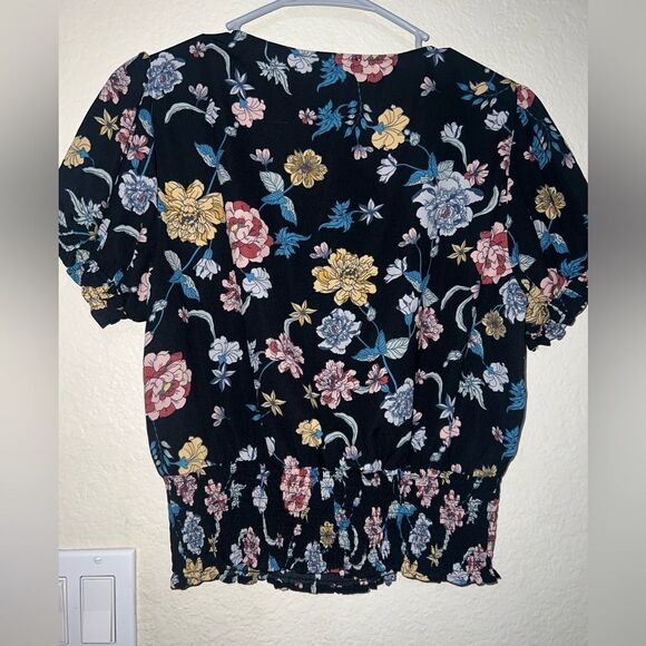 REVAMPED FLORAL BLOUSE- size Medium-NWT - Picture 2 of 6